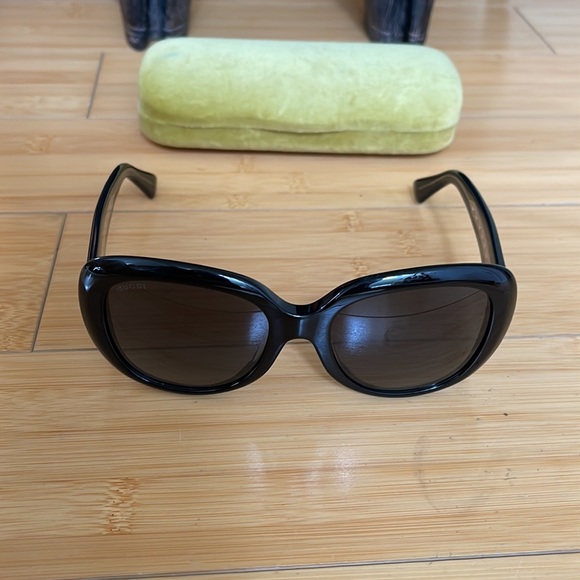 Women Authentic Black Gucci Sunglasses Excellent Condition Hardly Worn - Picture 11 of 11